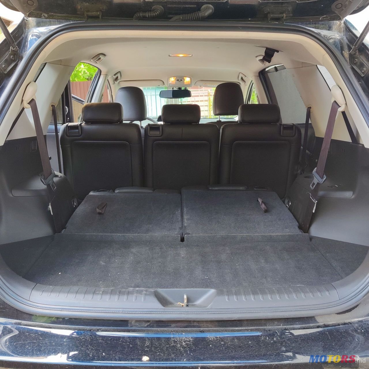 2016' Toyota Prius + photo #5