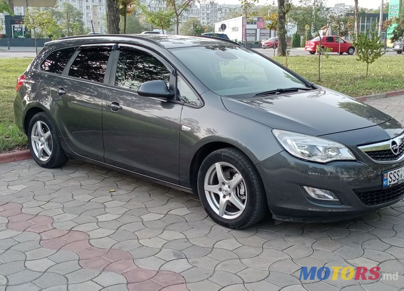 2011' Opel Astra photo #1