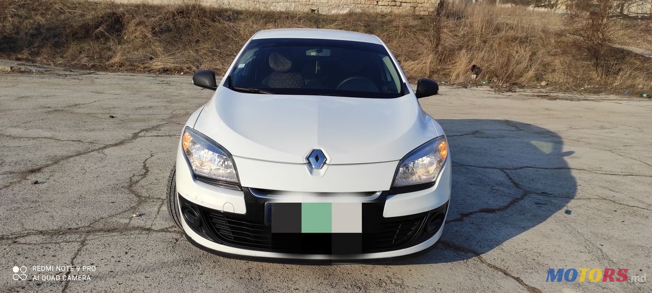 2012' Renault Megane photo #2