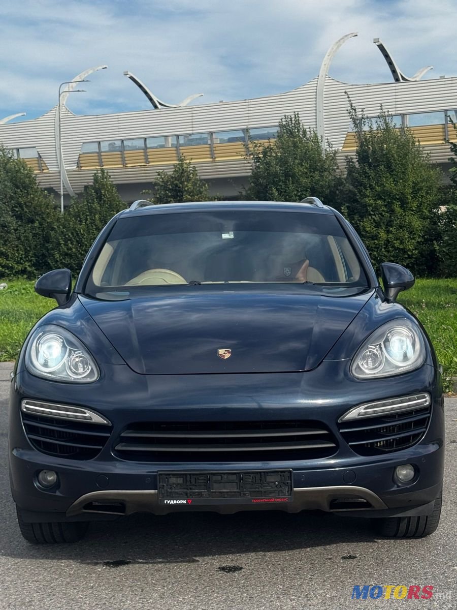 2011' Porsche Cayenne photo #2
