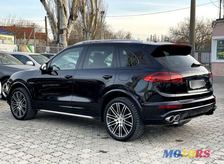 2015' Porsche Cayenne photo #2