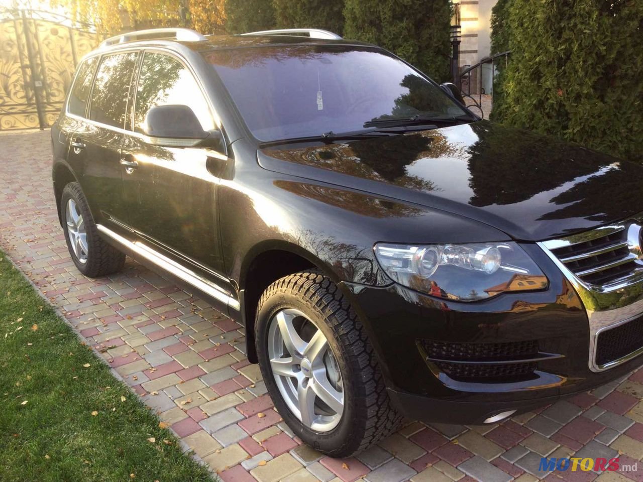 2009' Volkswagen Touareg photo #3