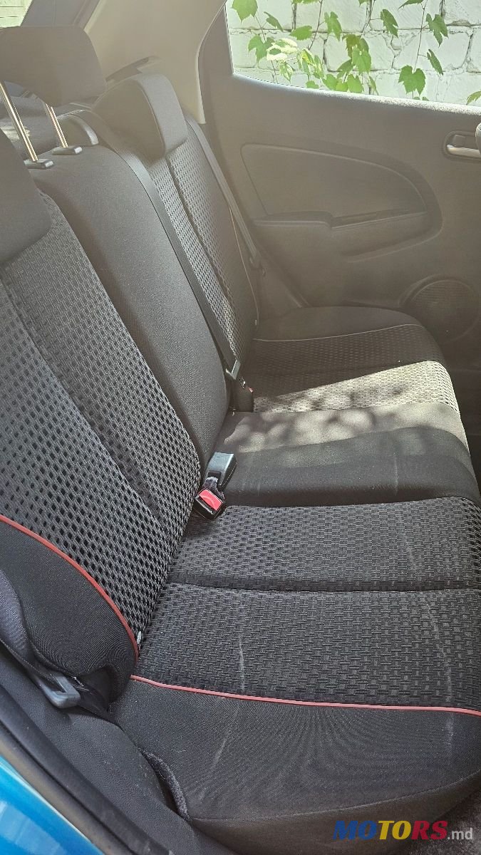 2012' Mazda 2 photo #4