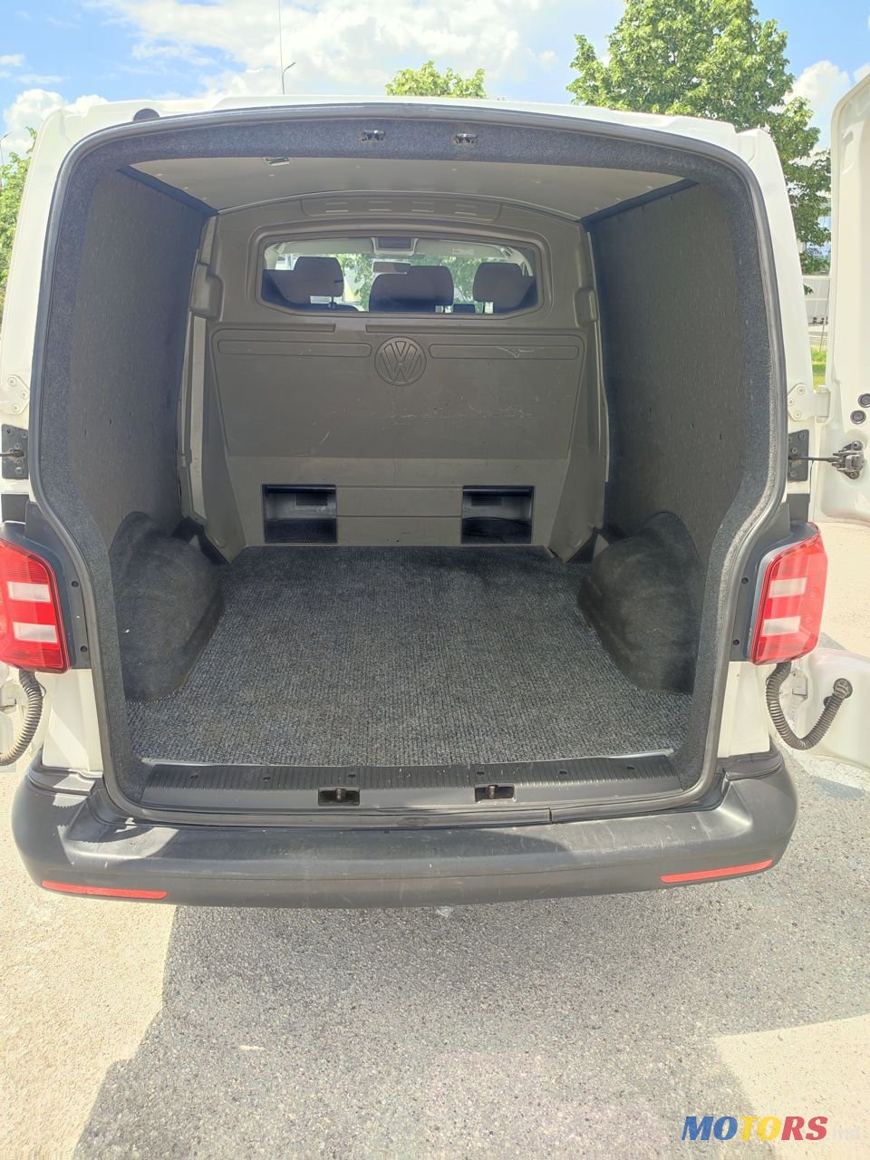 2015' Volkswagen Transporter photo #4