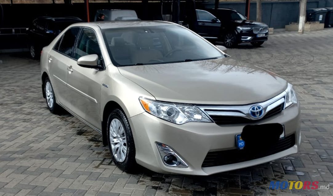 2013' Toyota Camry photo #2