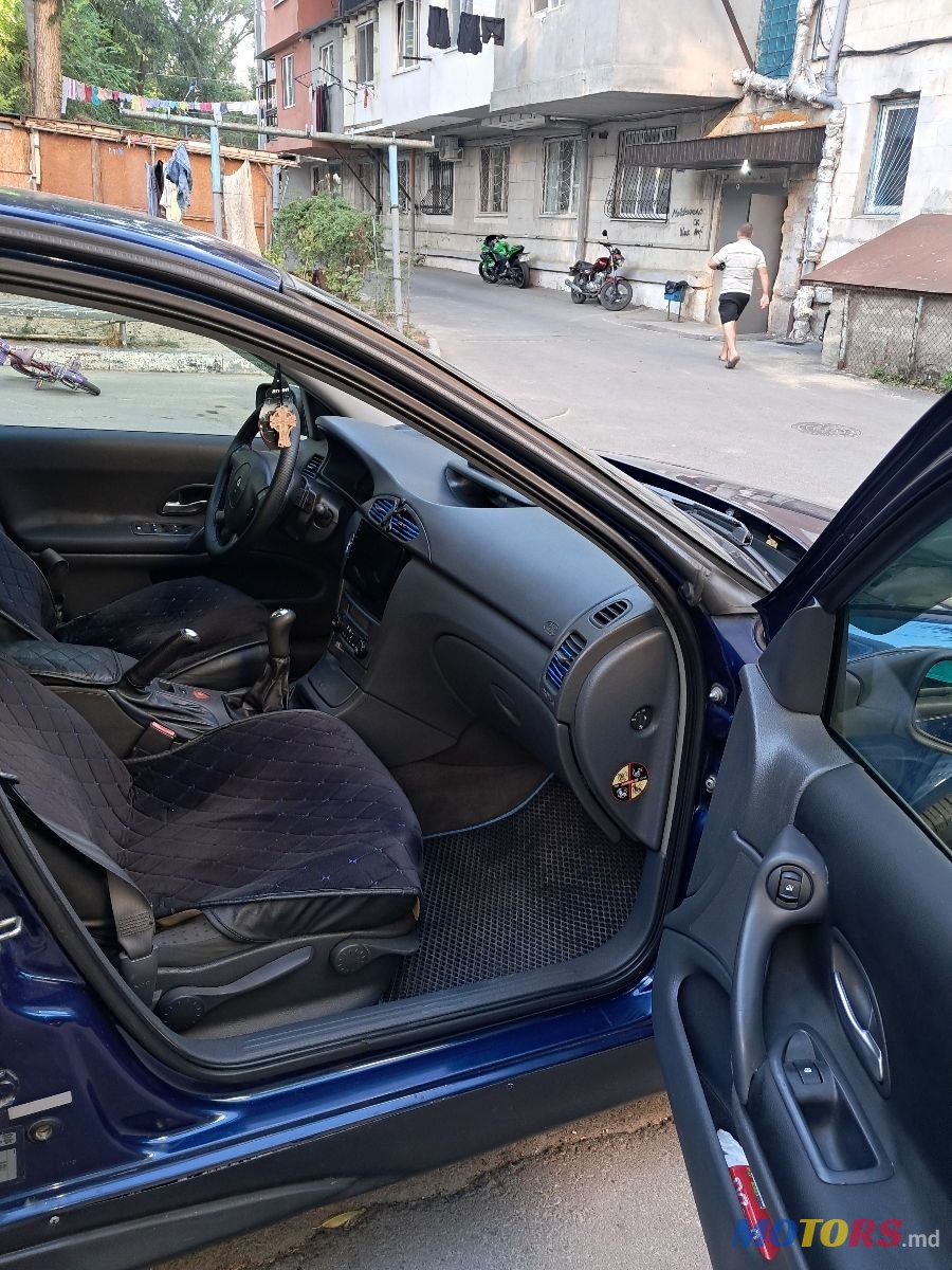 2004' Renault Laguna photo #6