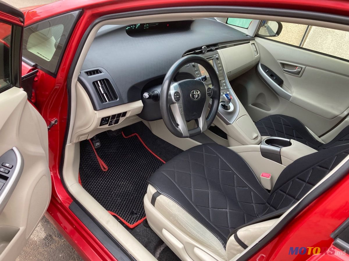 2012' Toyota Prius photo #6