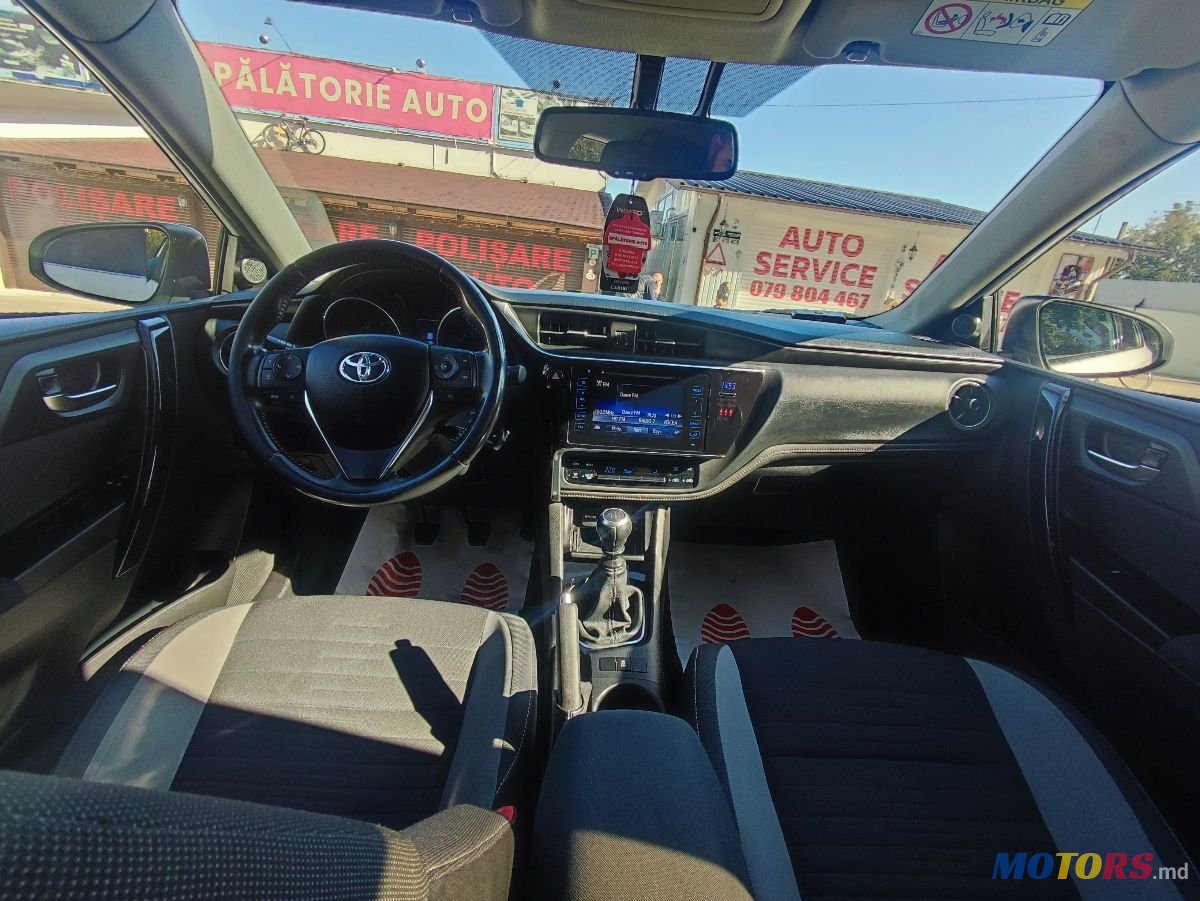 2016' Toyota Auris photo #3