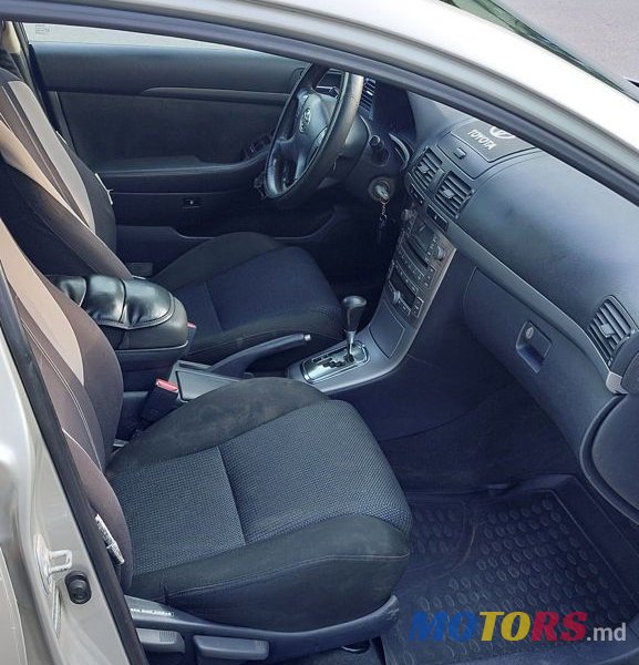 2008' Toyota Avensis photo #4