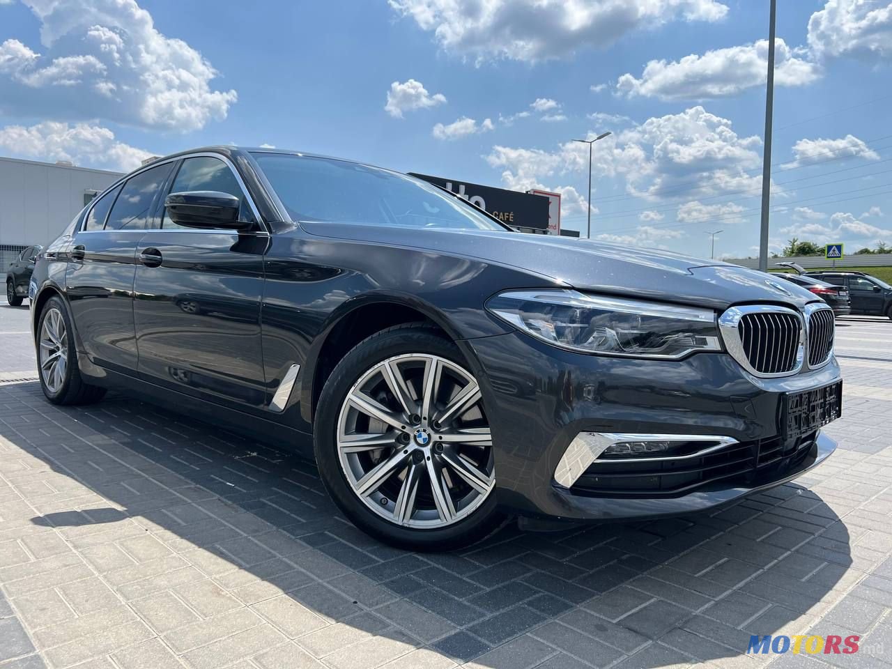 2019' BMW 5 Series photo #2