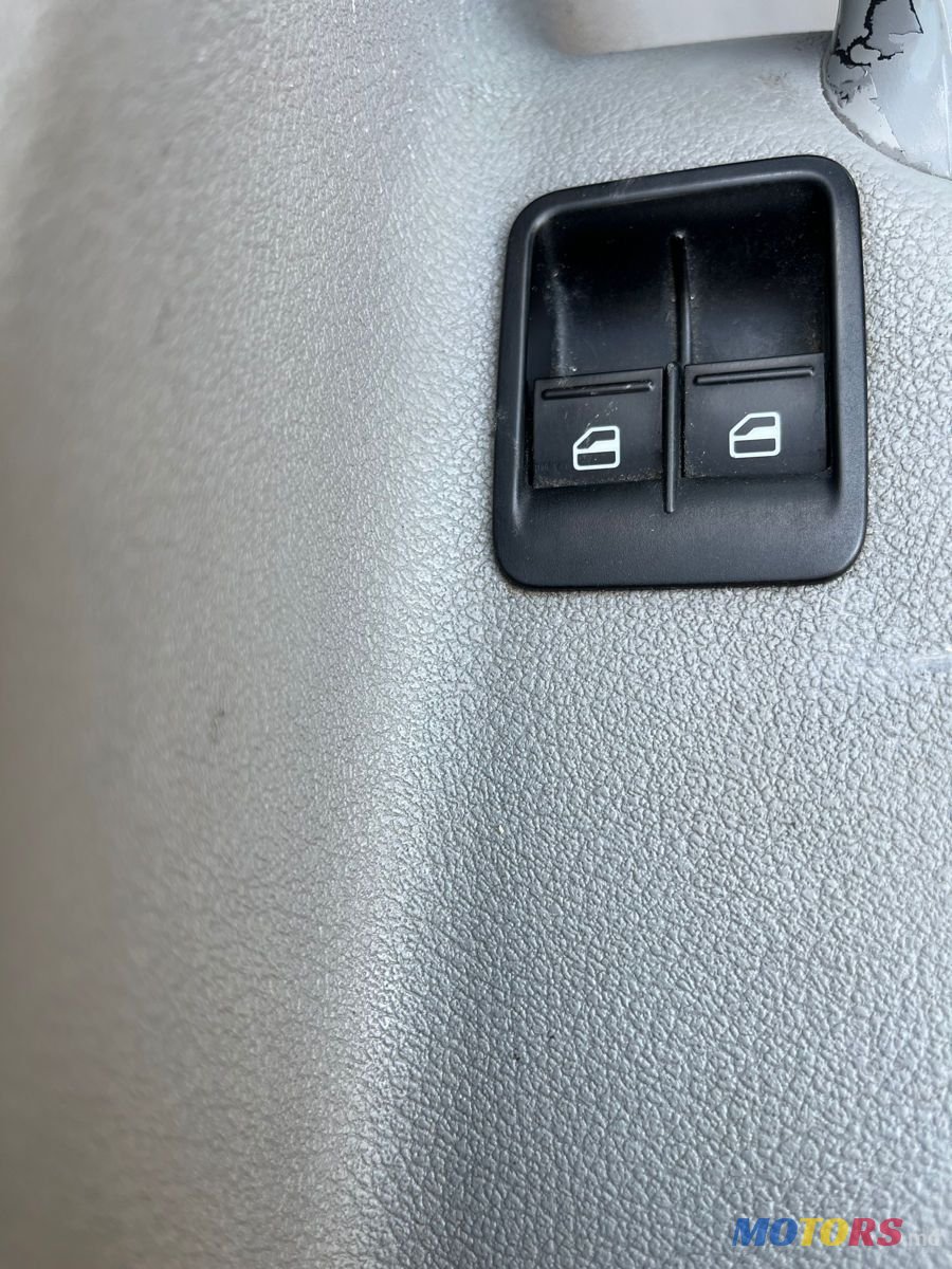 2004' Volkswagen Caddy photo #4