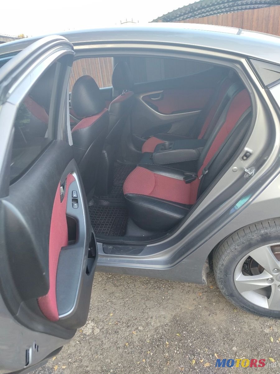 2012' Hyundai Elantra photo #6