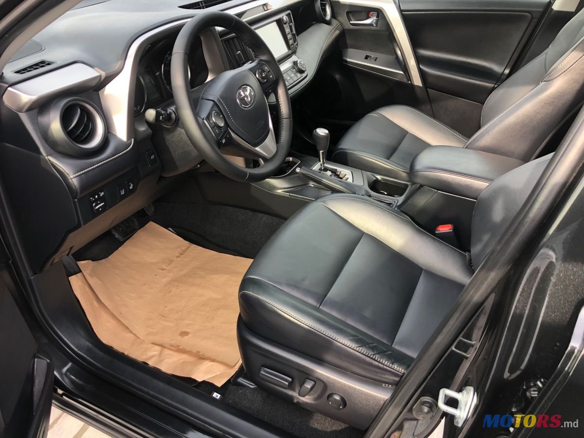 2017' Toyota RAV4 photo #6