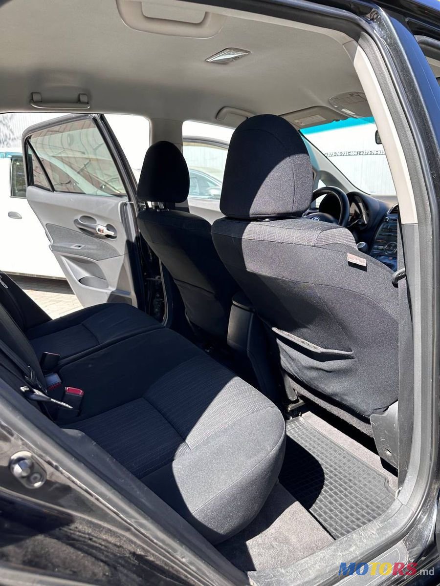 2007' Toyota Auris photo #3