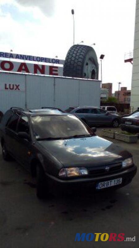 1991' Nissan Primera photo #1