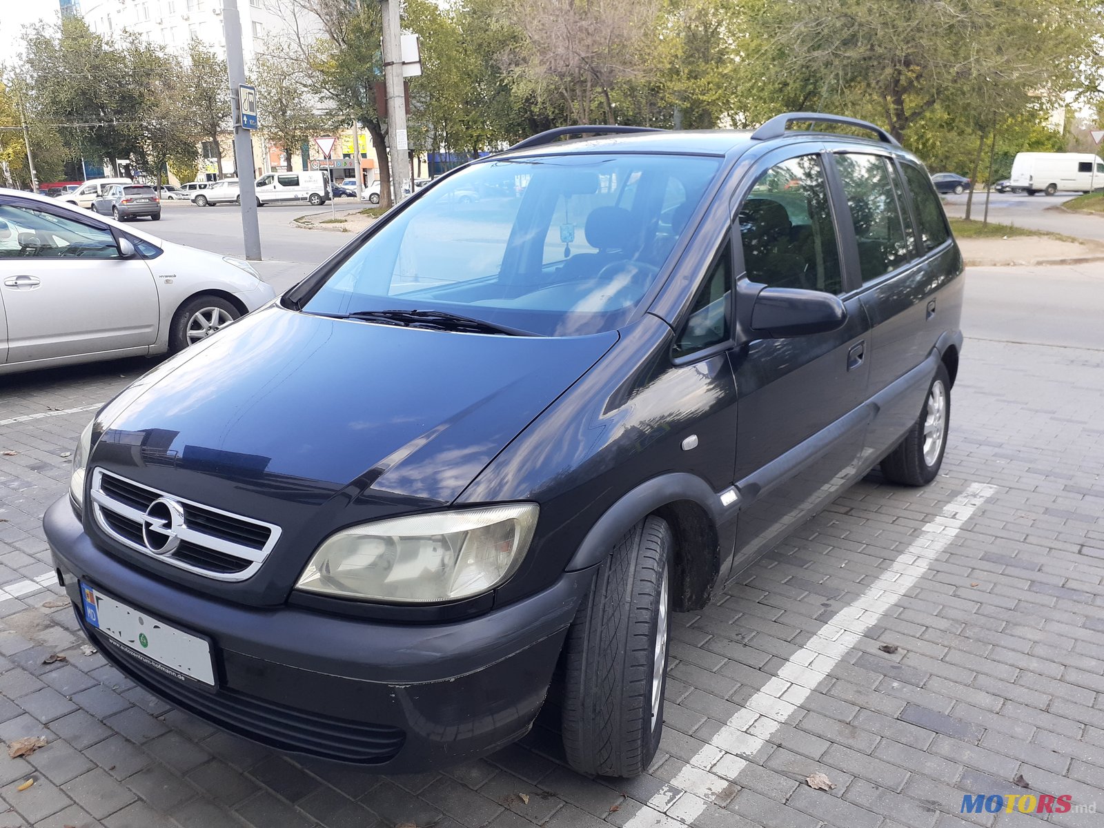 2004' Opel Zafira photo #1
