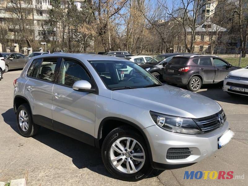 2012' Volkswagen Tiguan photo #2