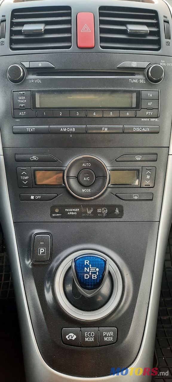 2012' Toyota Auris photo #4