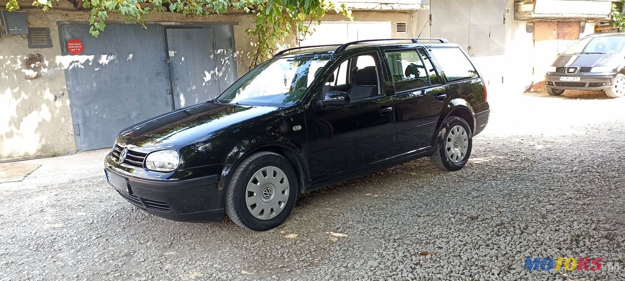 2003' Volkswagen Golf photo #2