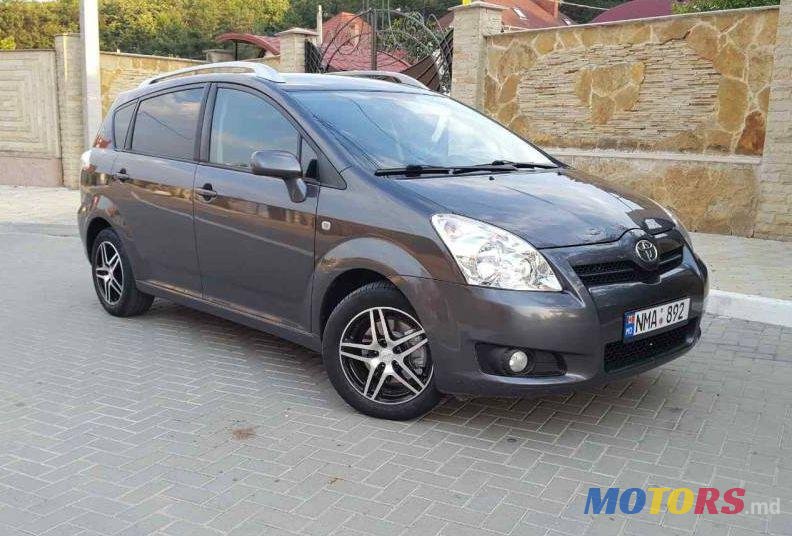 2008' Toyota Corolla Verso photo #2