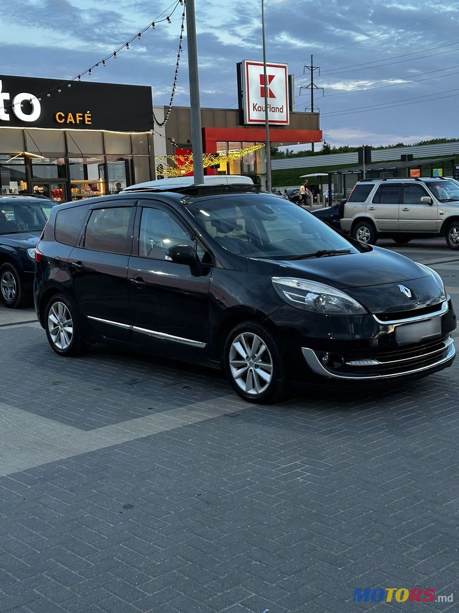 2012' Renault Grand Scenic photo #2