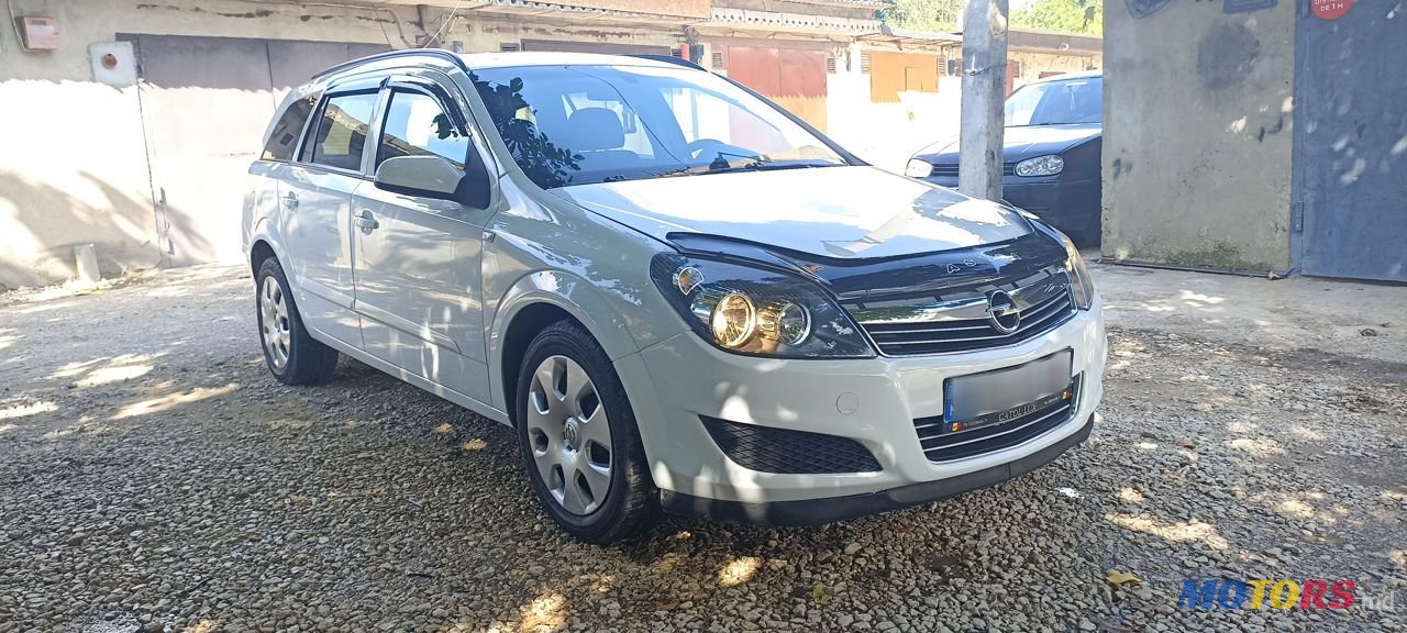 2008' Opel Astra photo #2