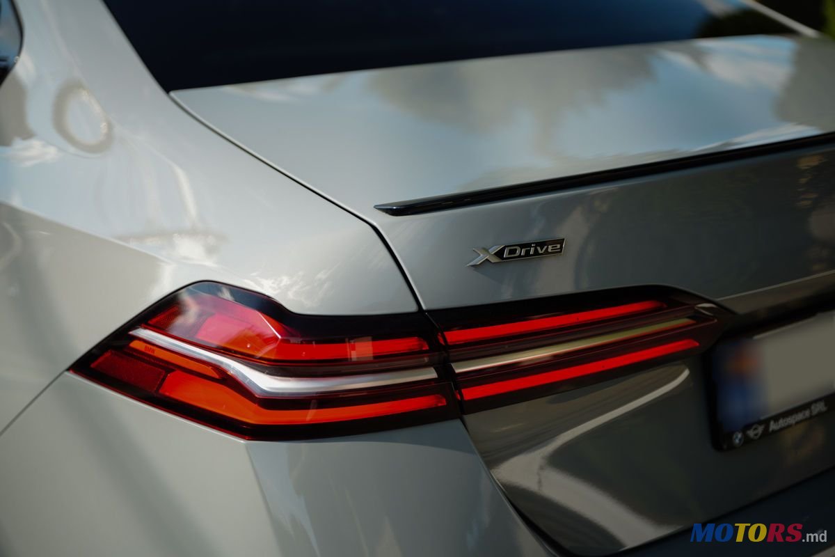 2024' BMW 5 Series photo #3