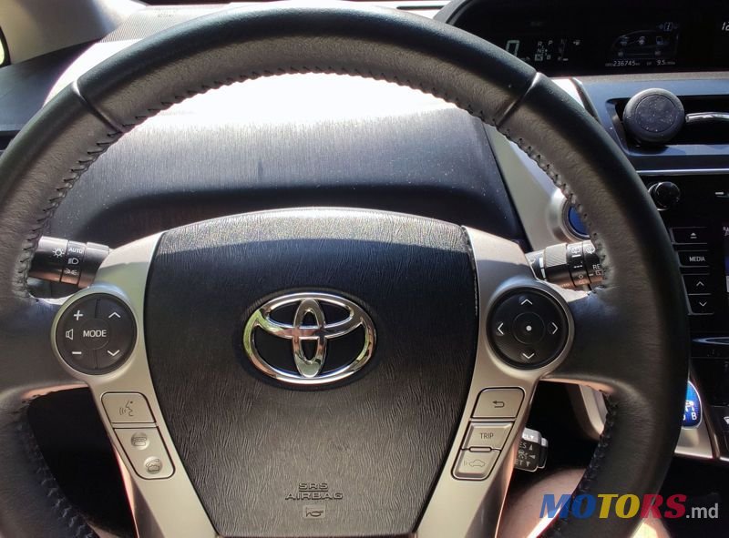 2015' Toyota Prius + photo #6
