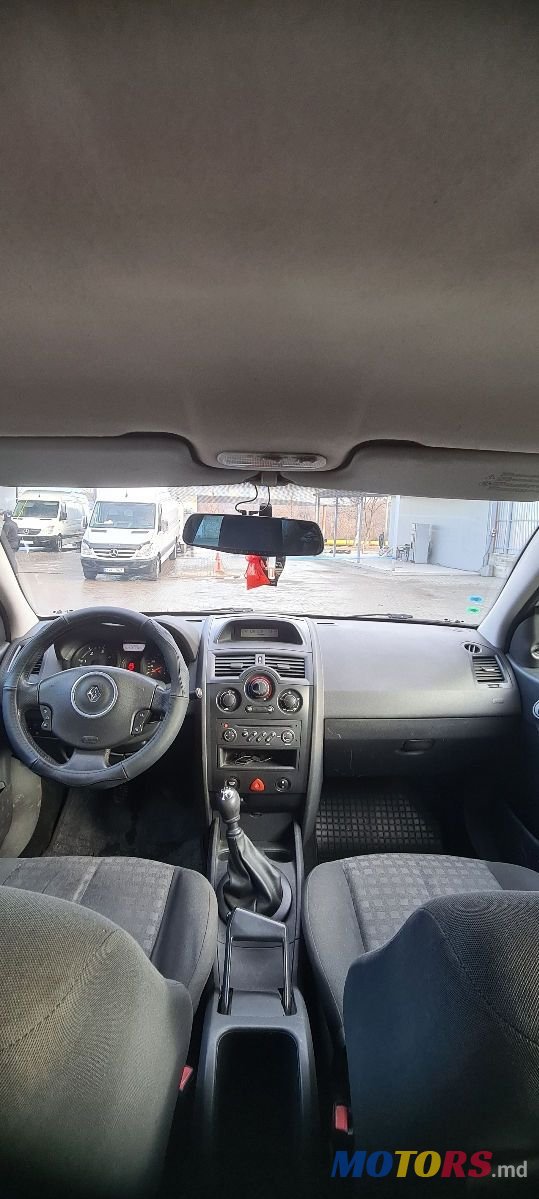 2008' Renault Megane photo #6