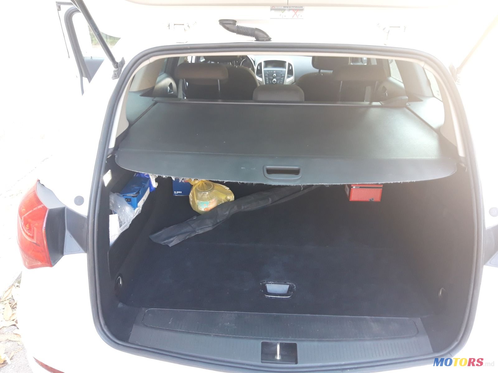 2011' Opel Astra J photo #4