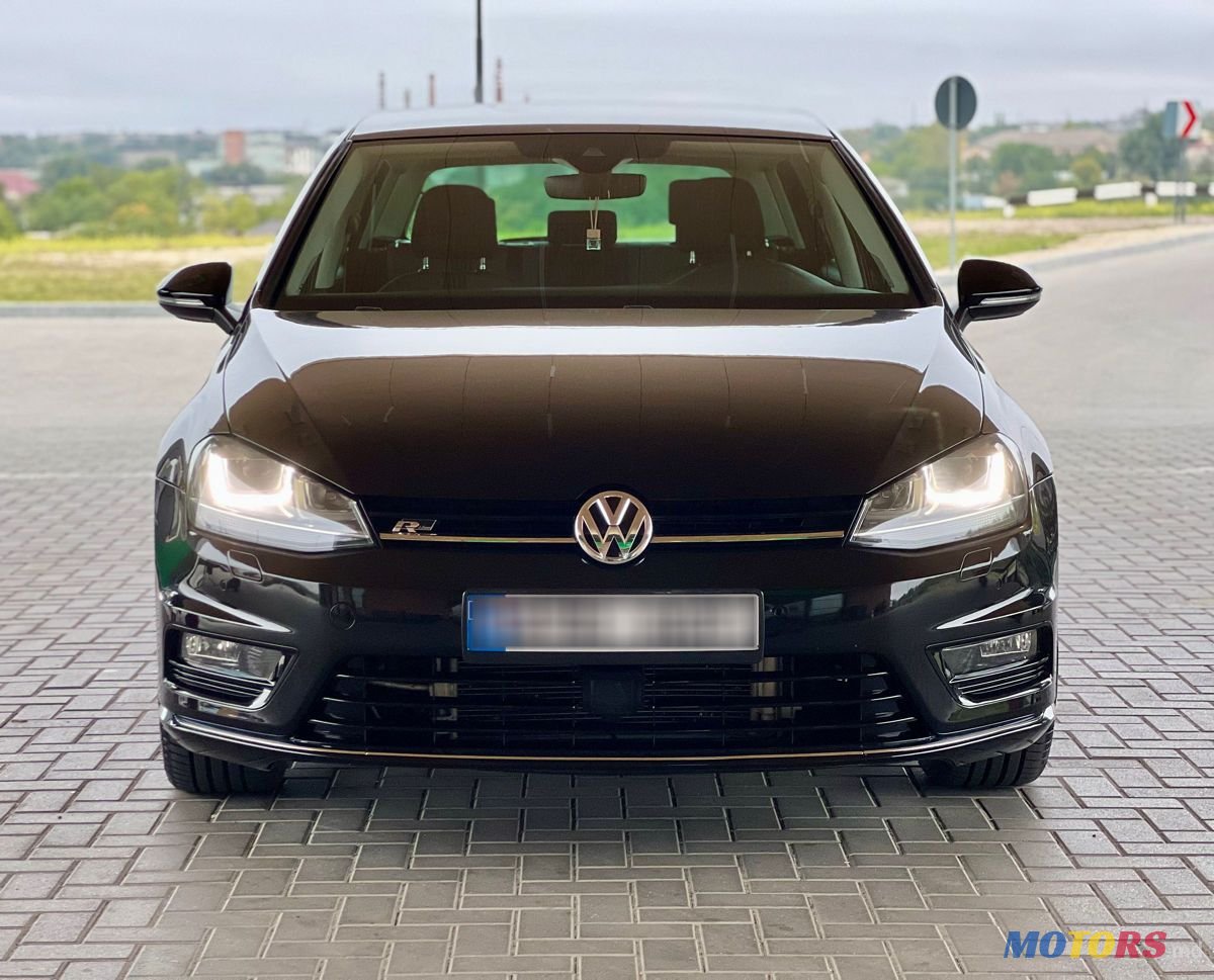 2017' Volkswagen Golf photo #2