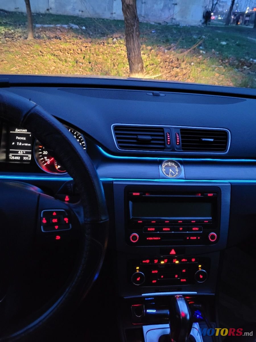 2011' Volkswagen Passat photo #4