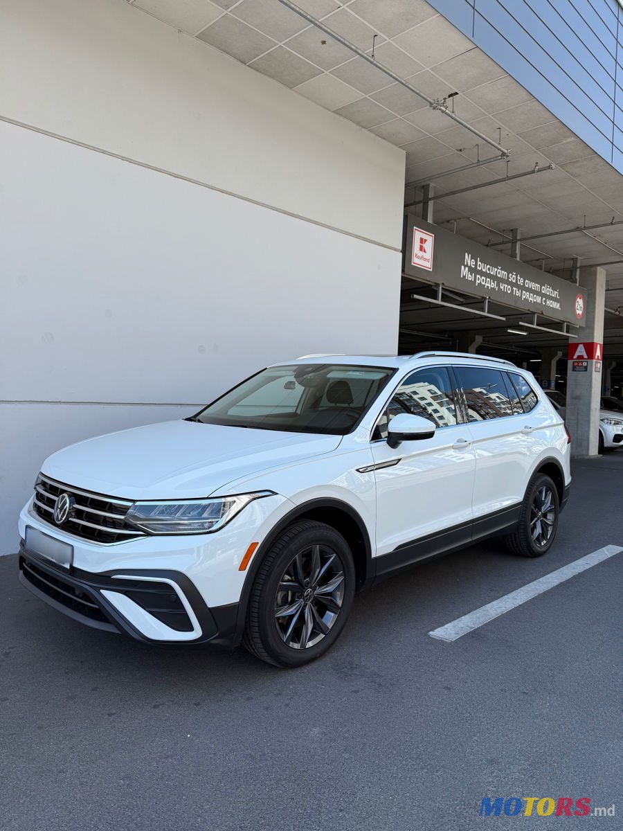 2022' Volkswagen Tiguan photo #3