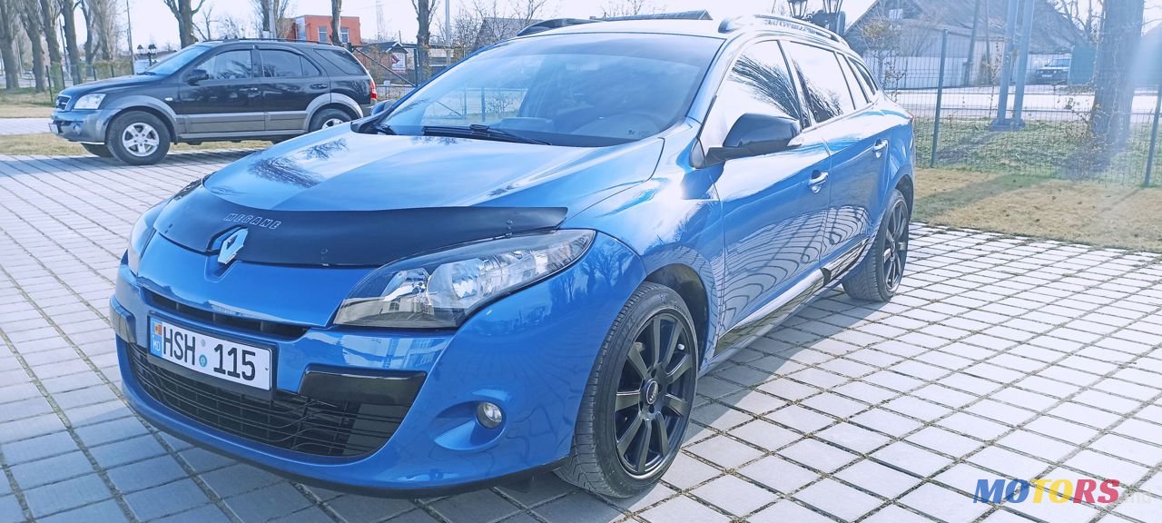2011' Renault Megane photo #3