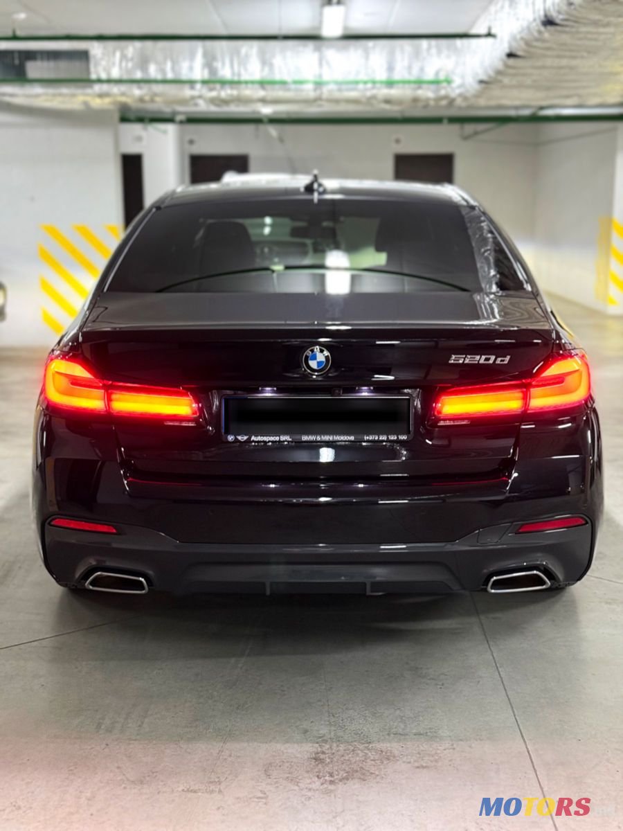 2021' BMW 5 Series photo #2