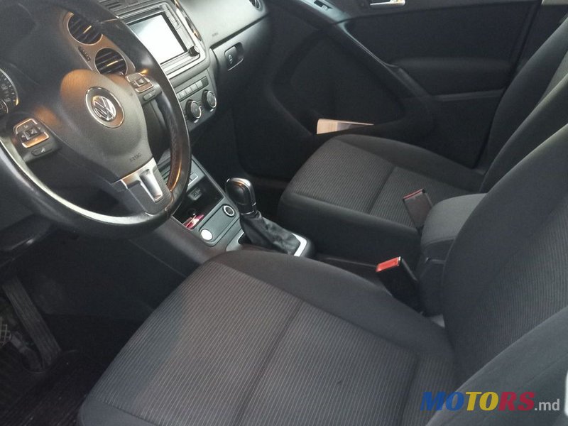 2017' Volkswagen Tiguan photo #6