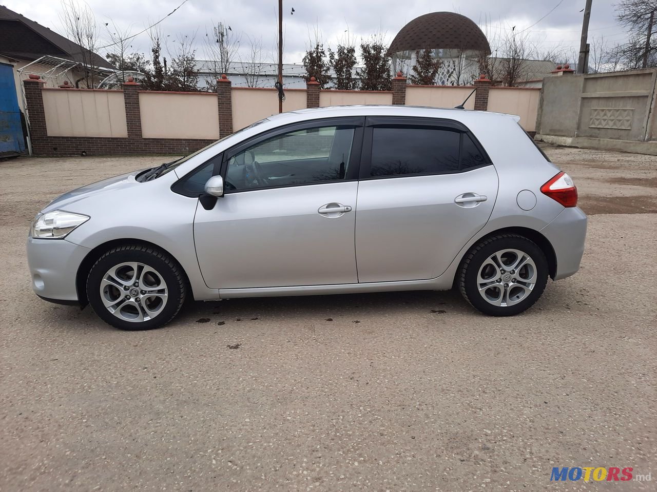 2010' Toyota Auris photo #2