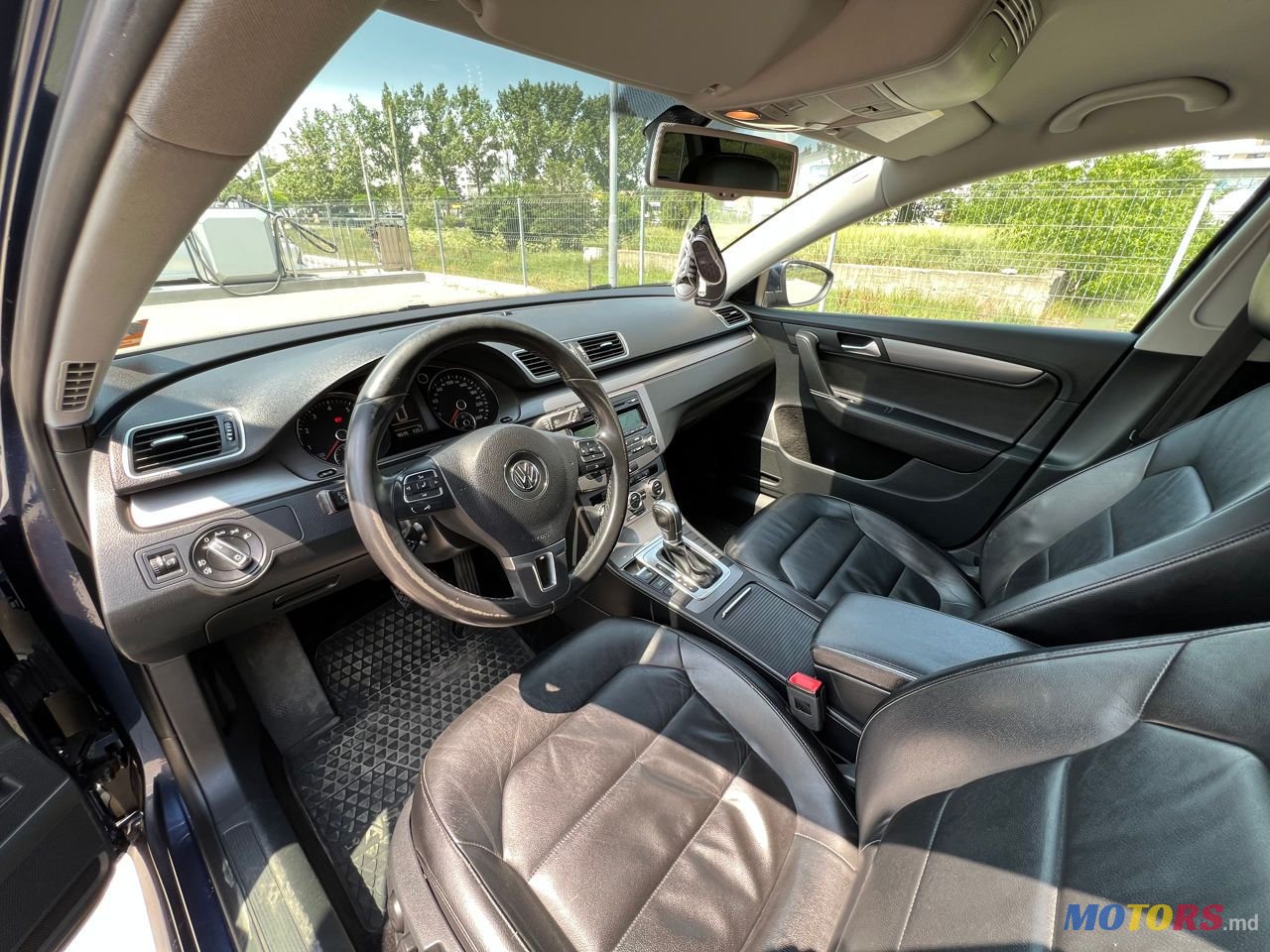 2012' Volkswagen Passat photo #6