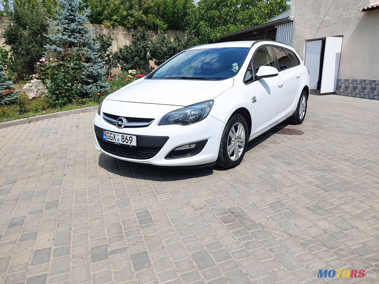 2013' Opel Astra photo #4