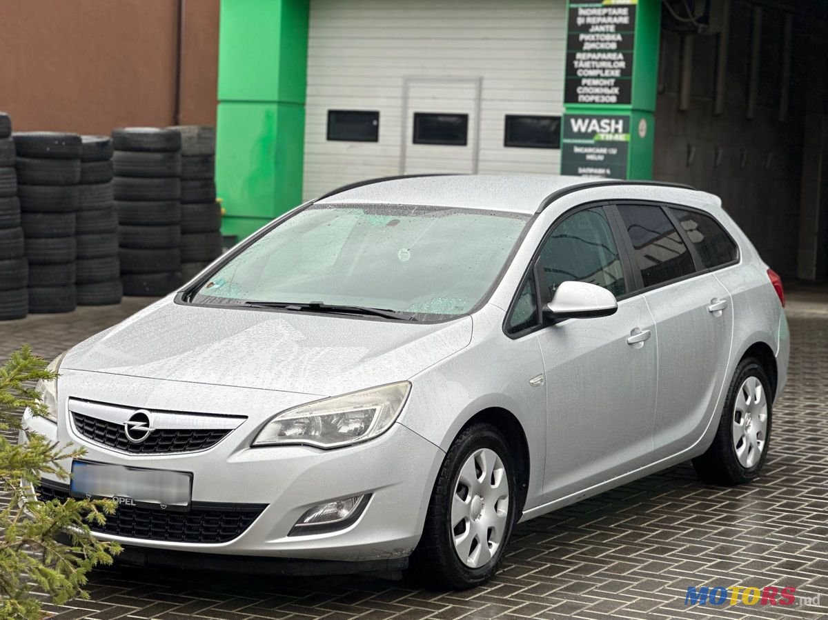 2013' Opel Astra photo #2