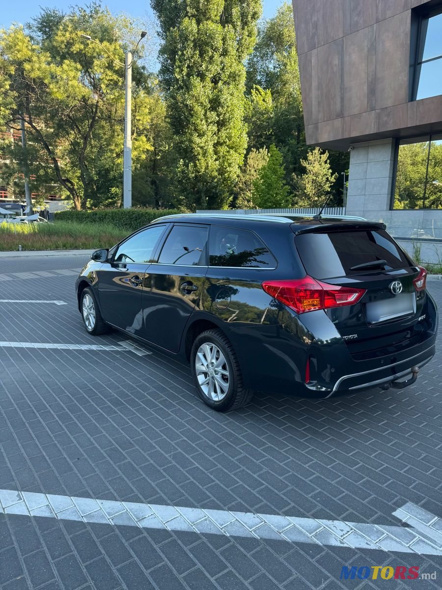 2015' Toyota Auris photo #3