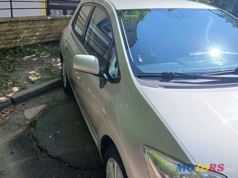 2007' Toyota Auris photo #3