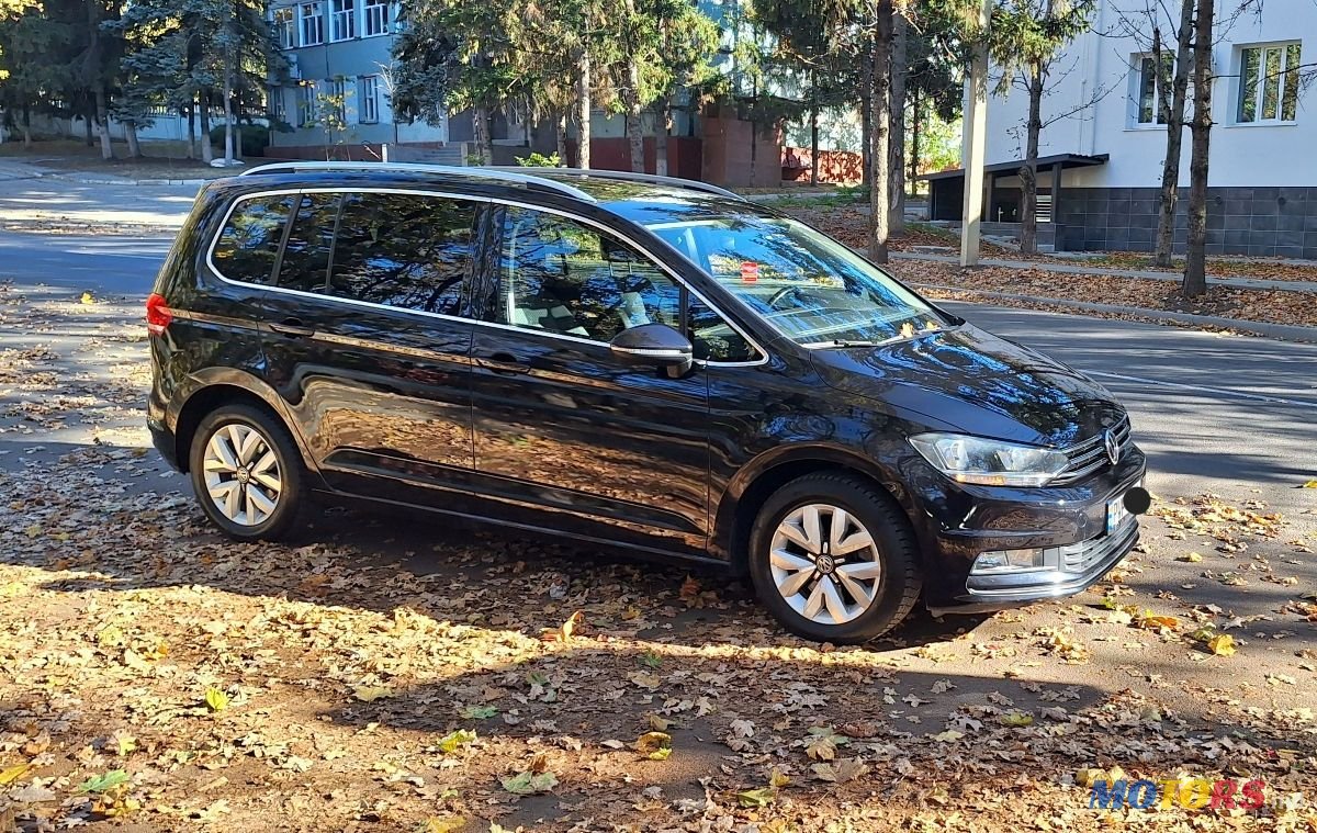 2016' Volkswagen Touran photo #2
