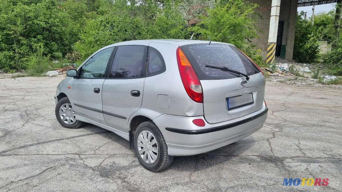 2001' Nissan Almera Tino photo #4