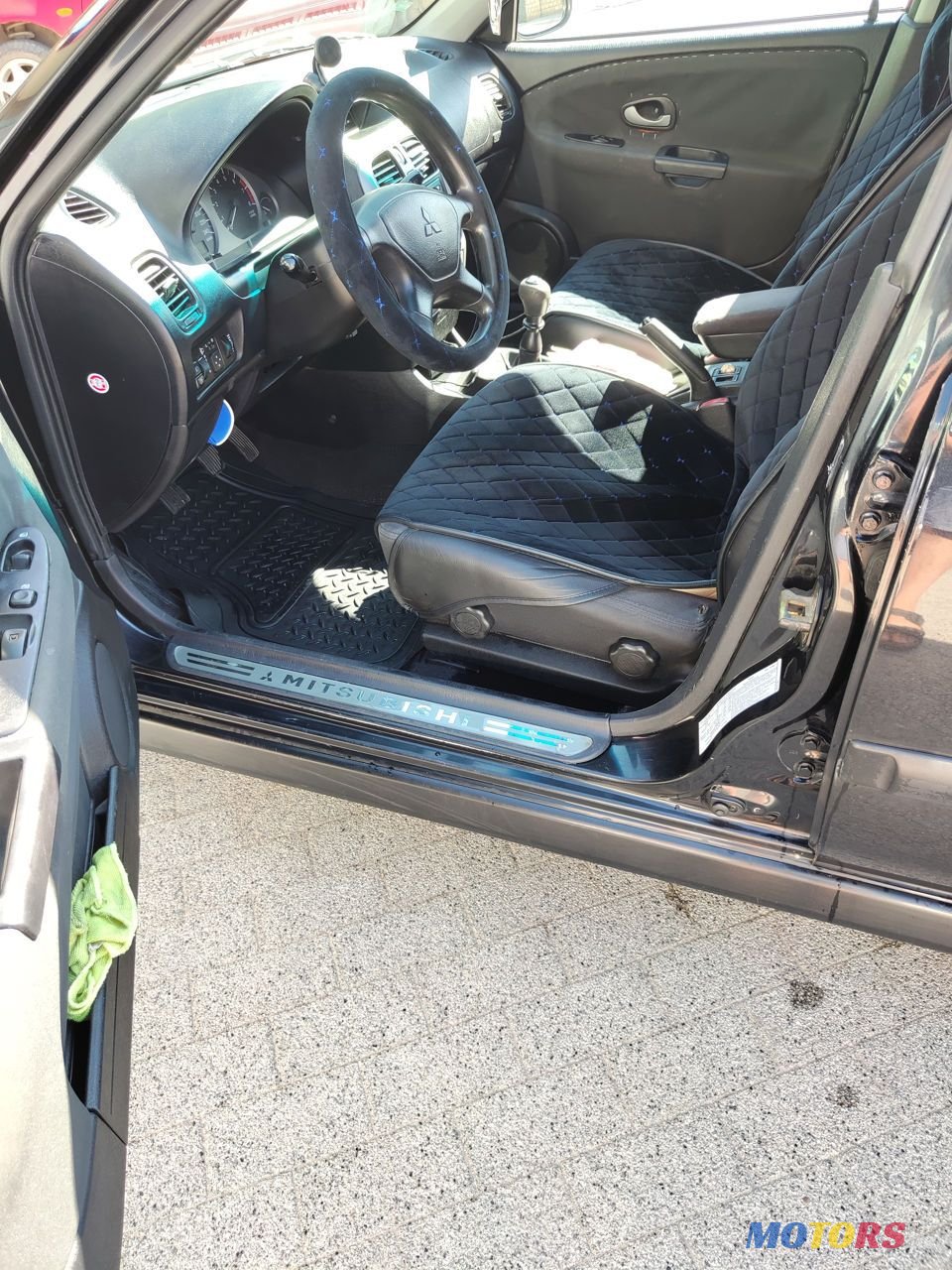 2003' Mitsubishi Carisma photo #6