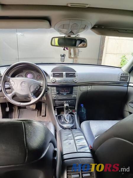 2004' Mercedes-Benz E photo #4