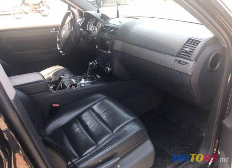 2004' Volkswagen Touareg photo #1