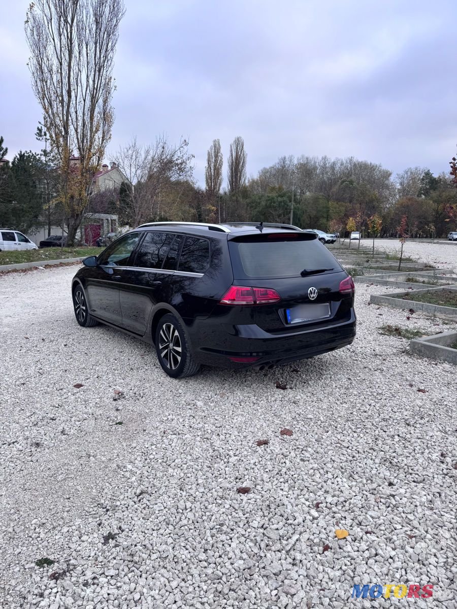 2017' Volkswagen Golf photo #3