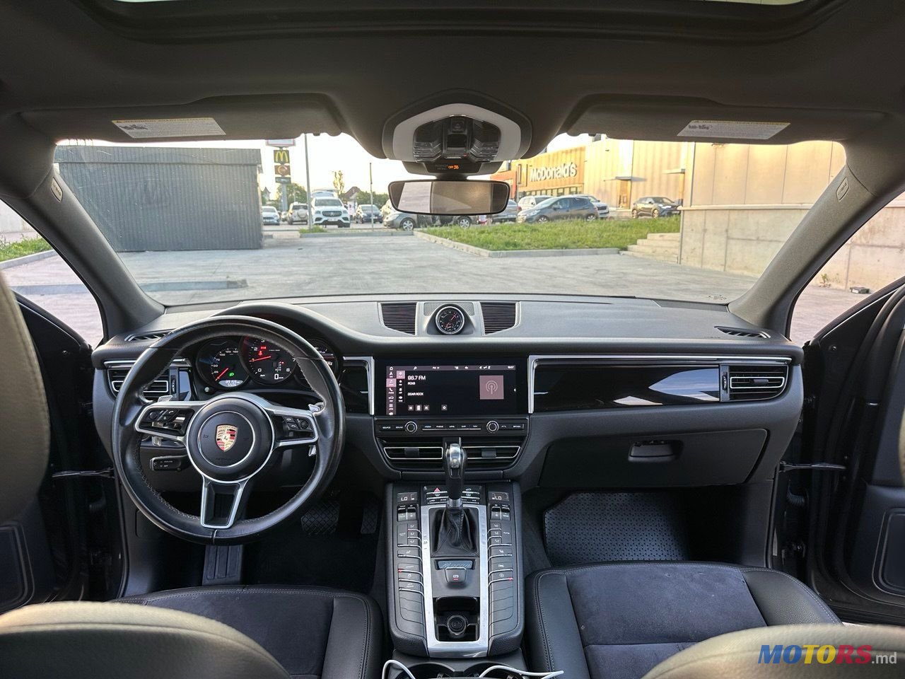 2020' Porsche Macan photo #6