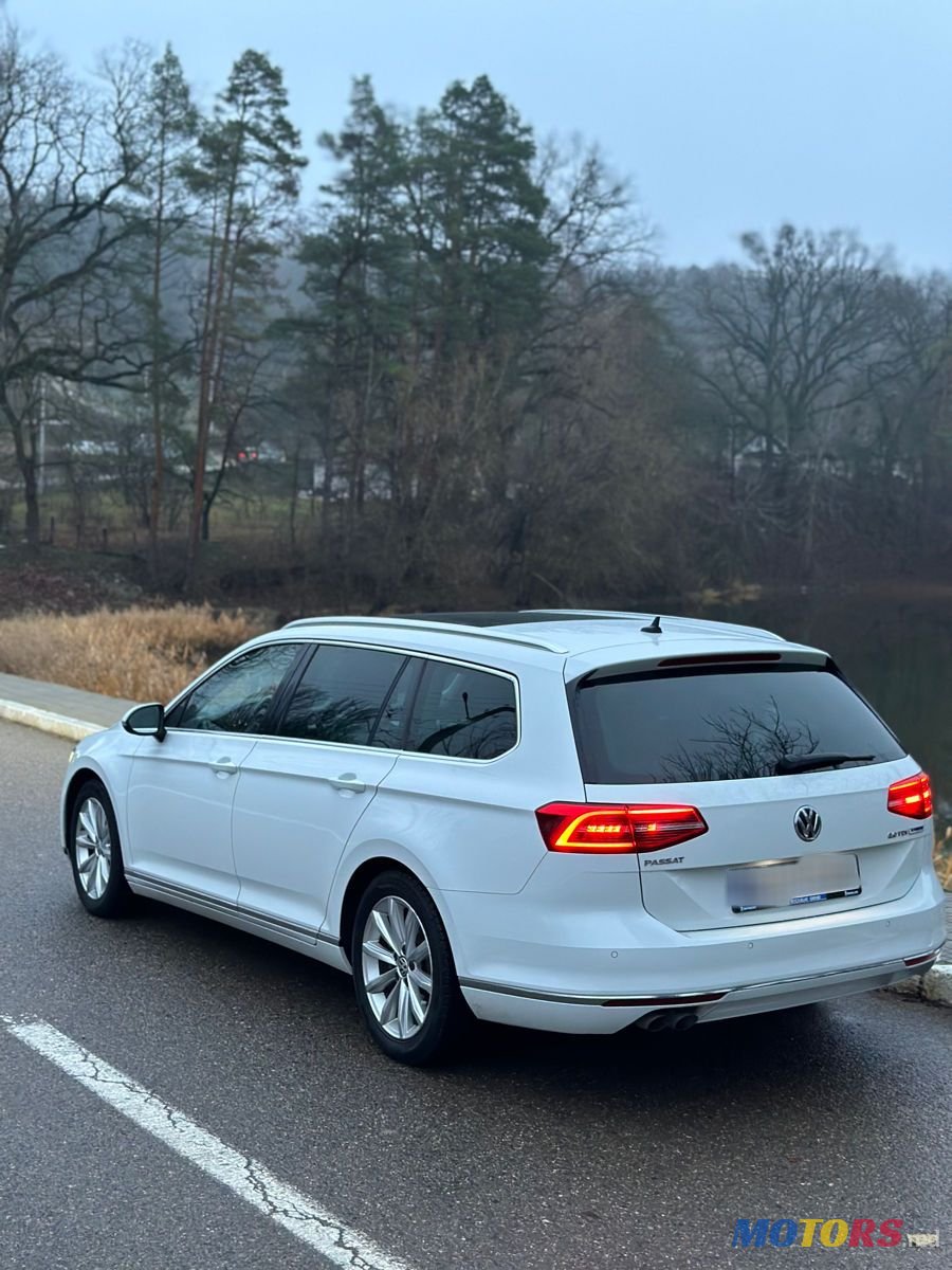 2015' Volkswagen Passat photo #2